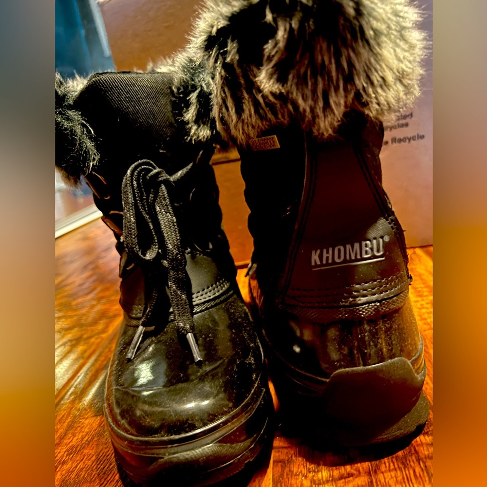 Women’s New Khombu Snow boots size 8.5